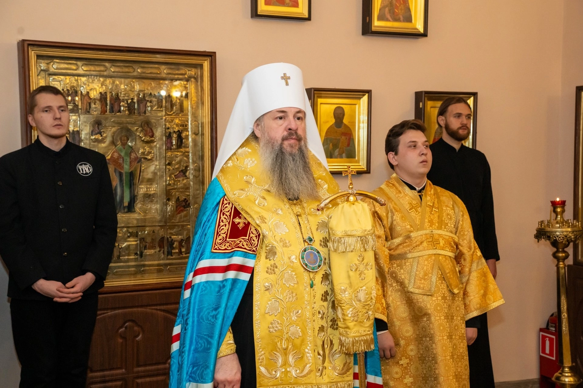 В канун престольного праздника протоиерй Александр Филиппов сослужил митрополиту Серафиму за всенощным бдением в храме святителя Иннокентия Иркутского при семинарии   