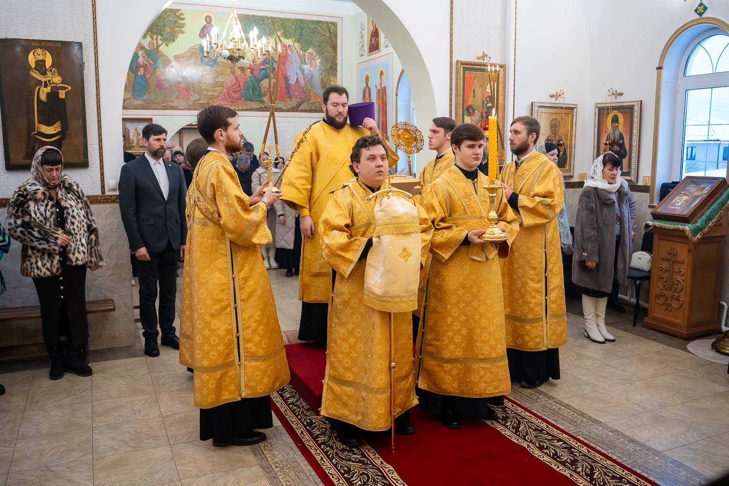 Митрополит Пензенский и Нижнеломовский Серафим совершил литургию в Троицком храме в Камайке