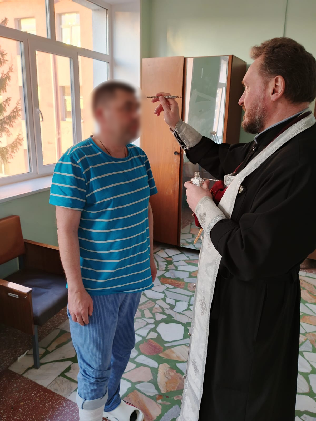 Священники посетили раненых участников СВО в военном госпитале Пензы