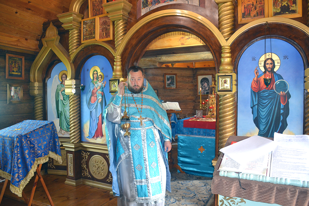 Протоиерей Антоний Шварёв совершил Божественную литургию в ИК-7