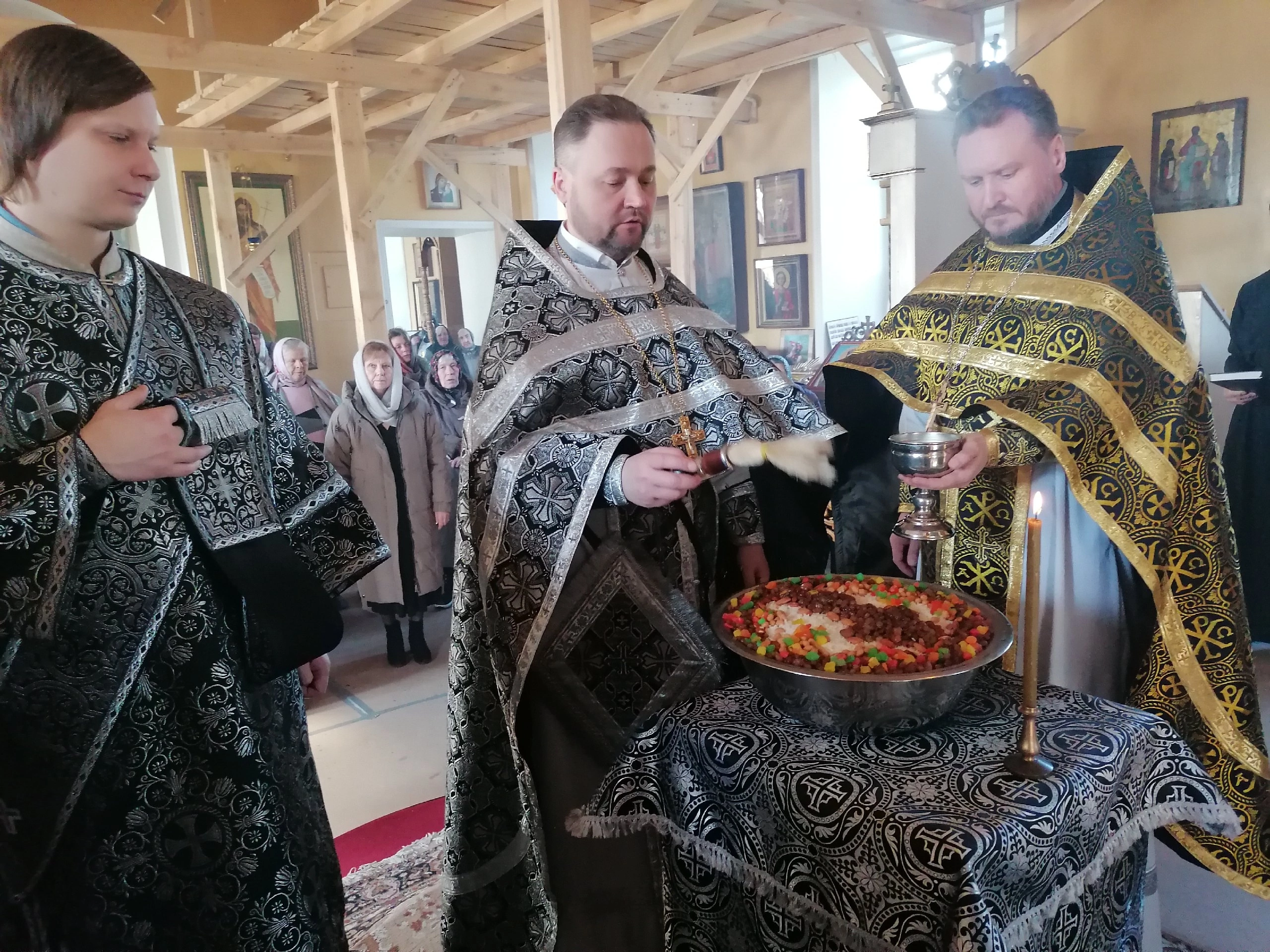 Протоиерей Александр Филиппов совершил Божественную Литургию Преждеосвященных Даров