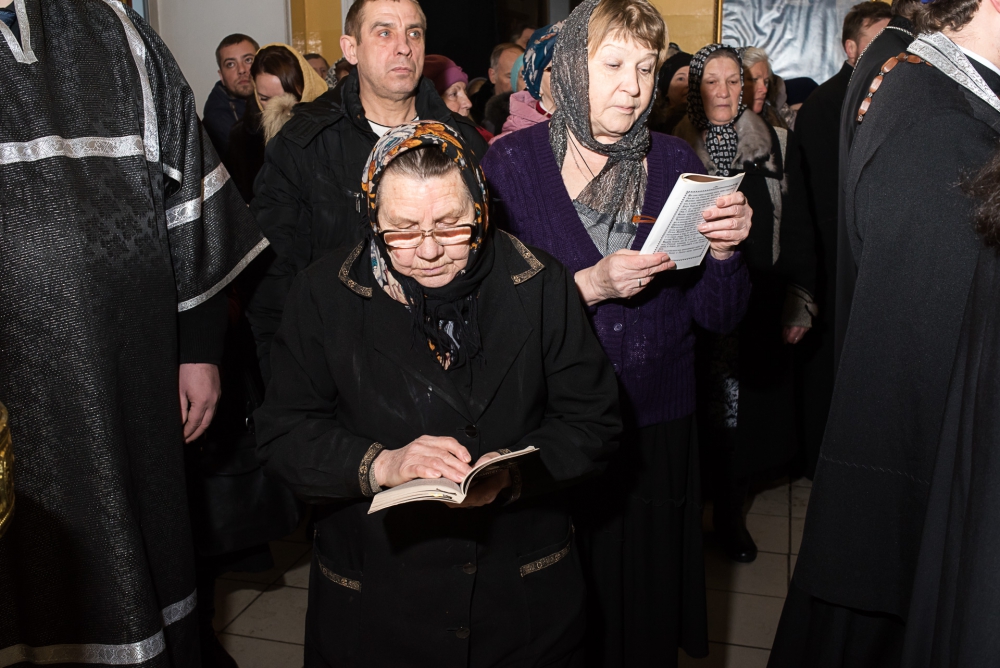 В среду первой седмицы Великого поста митрополит Серафим совершил повечерие с чтением Великого канона прп. Андрея Критского в Никольском храме в Терновке