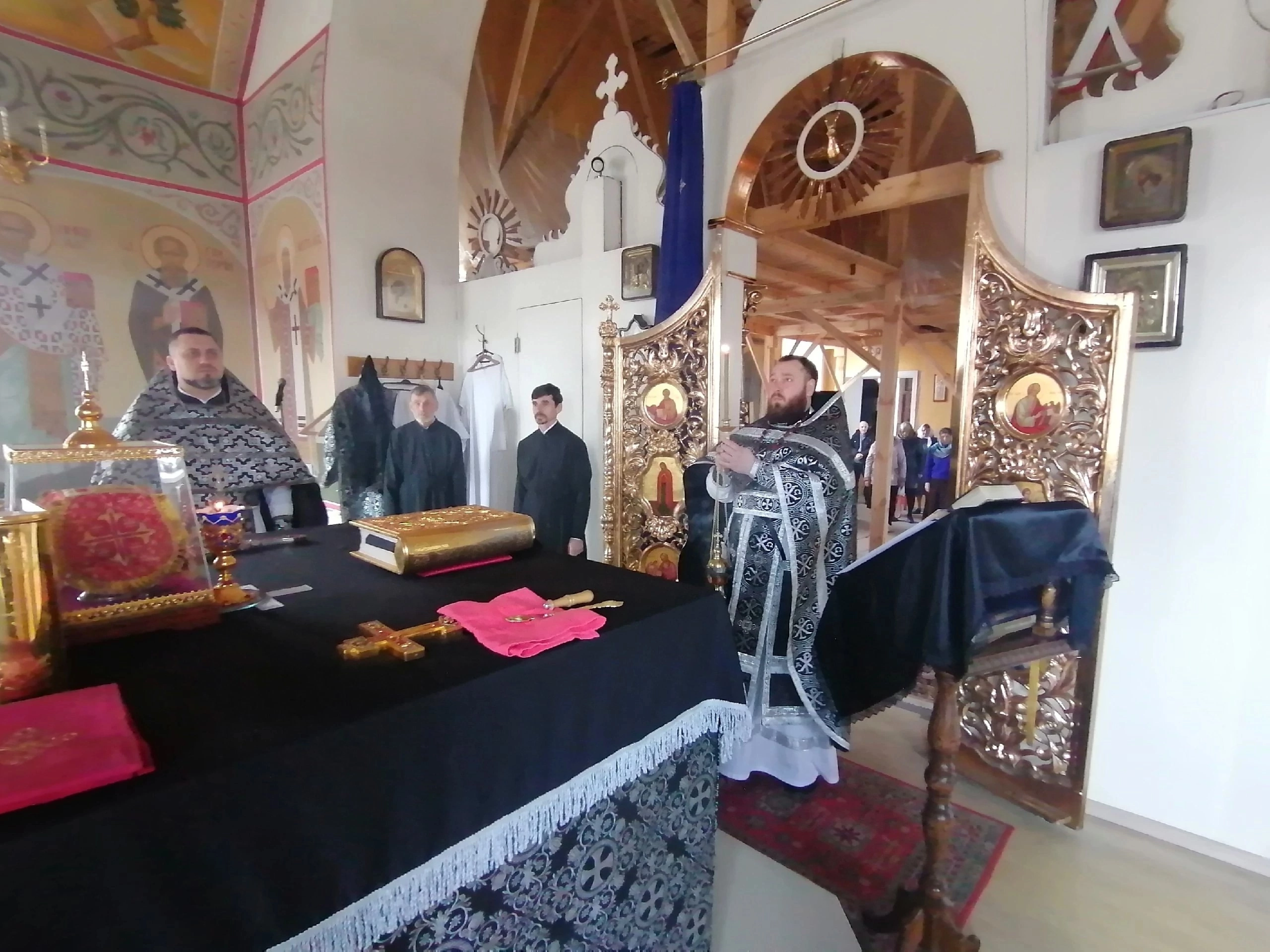 Протоиерей Антоний Шварёв совершил Божественную Литургию Преждеосвященных Даров