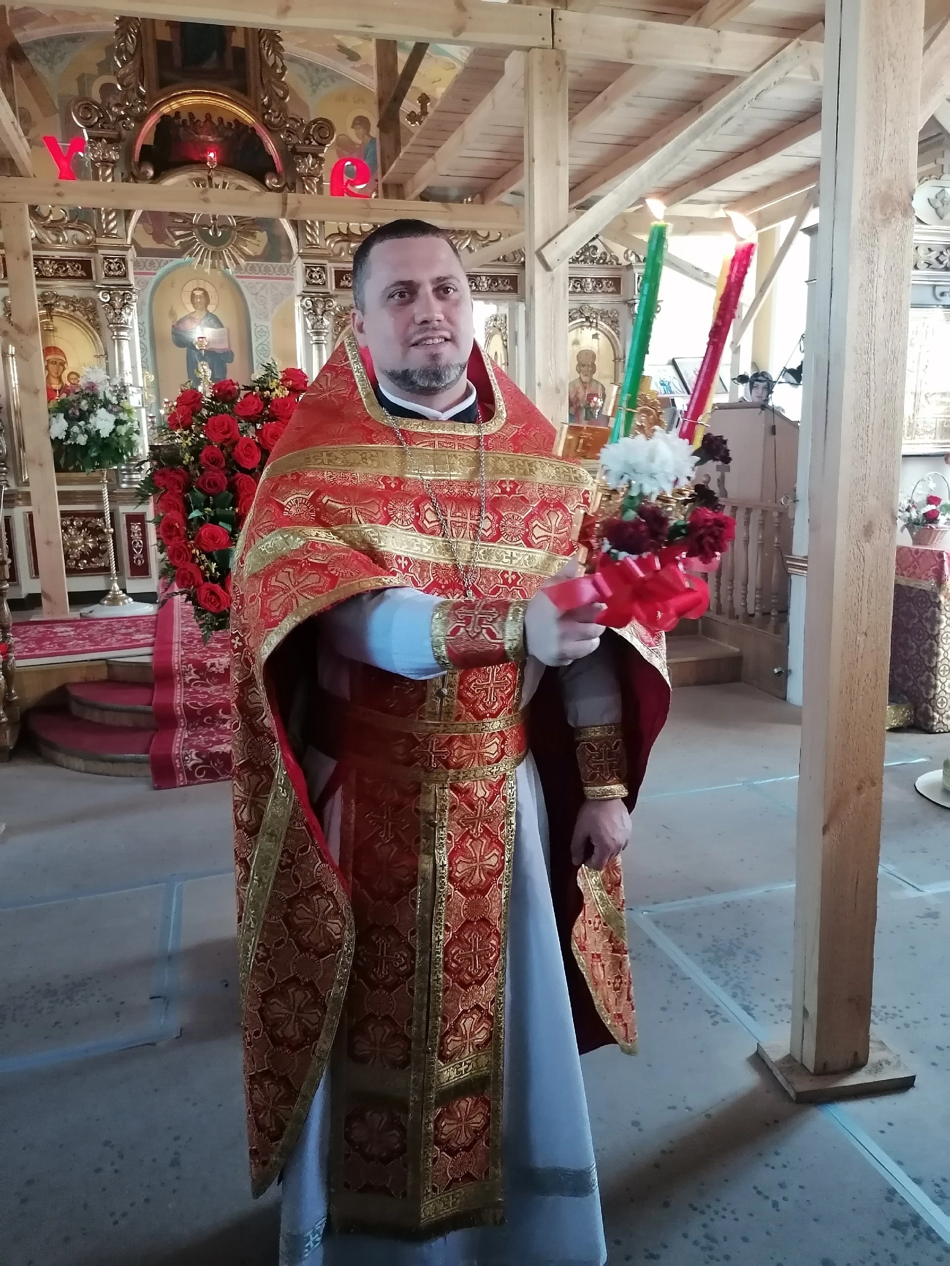 В четверг Светлой седмицы иерей Владимир Журавлев совершил Божественную литургию