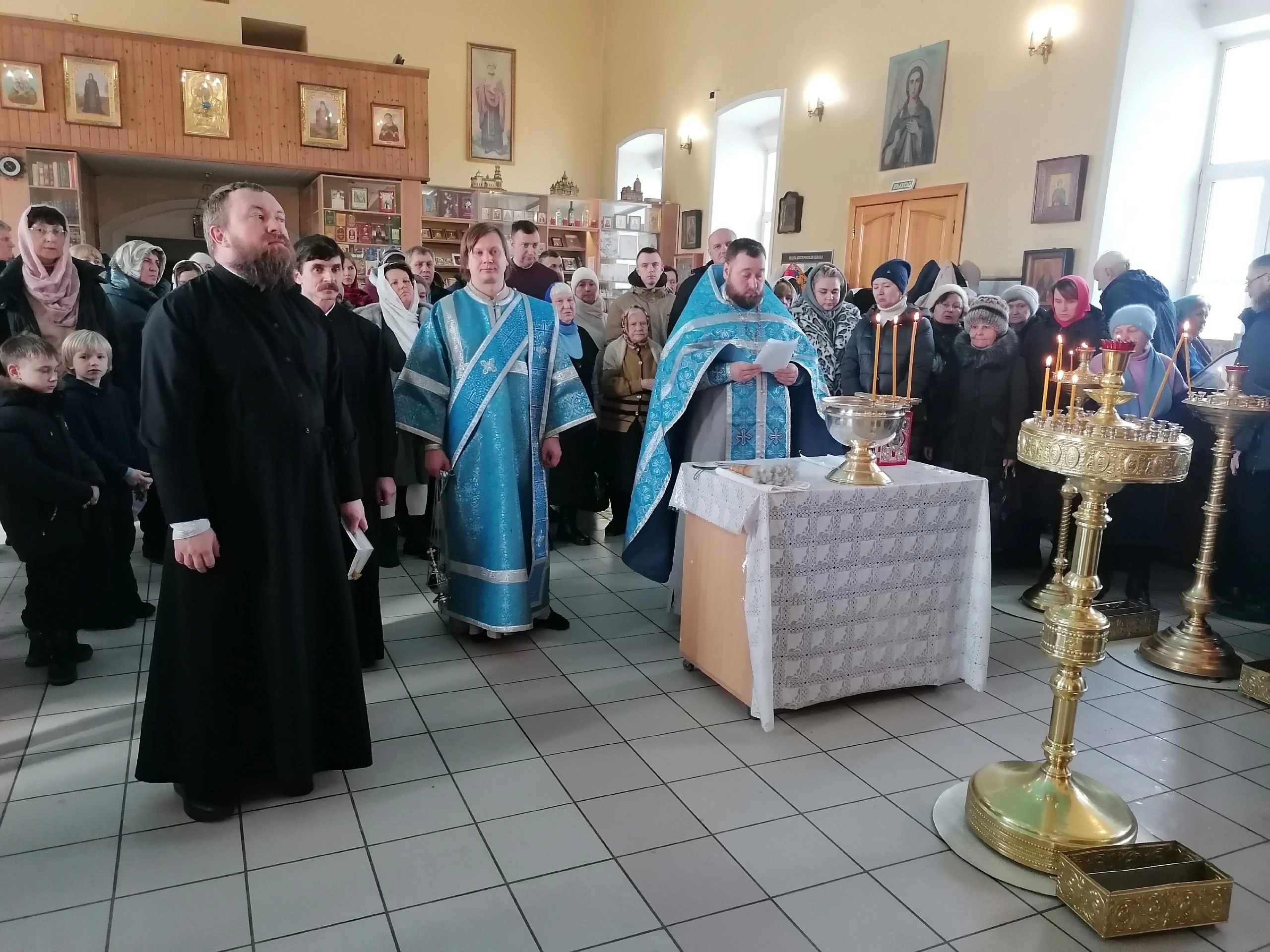 Богослужения в Неделю о блудном сыне 