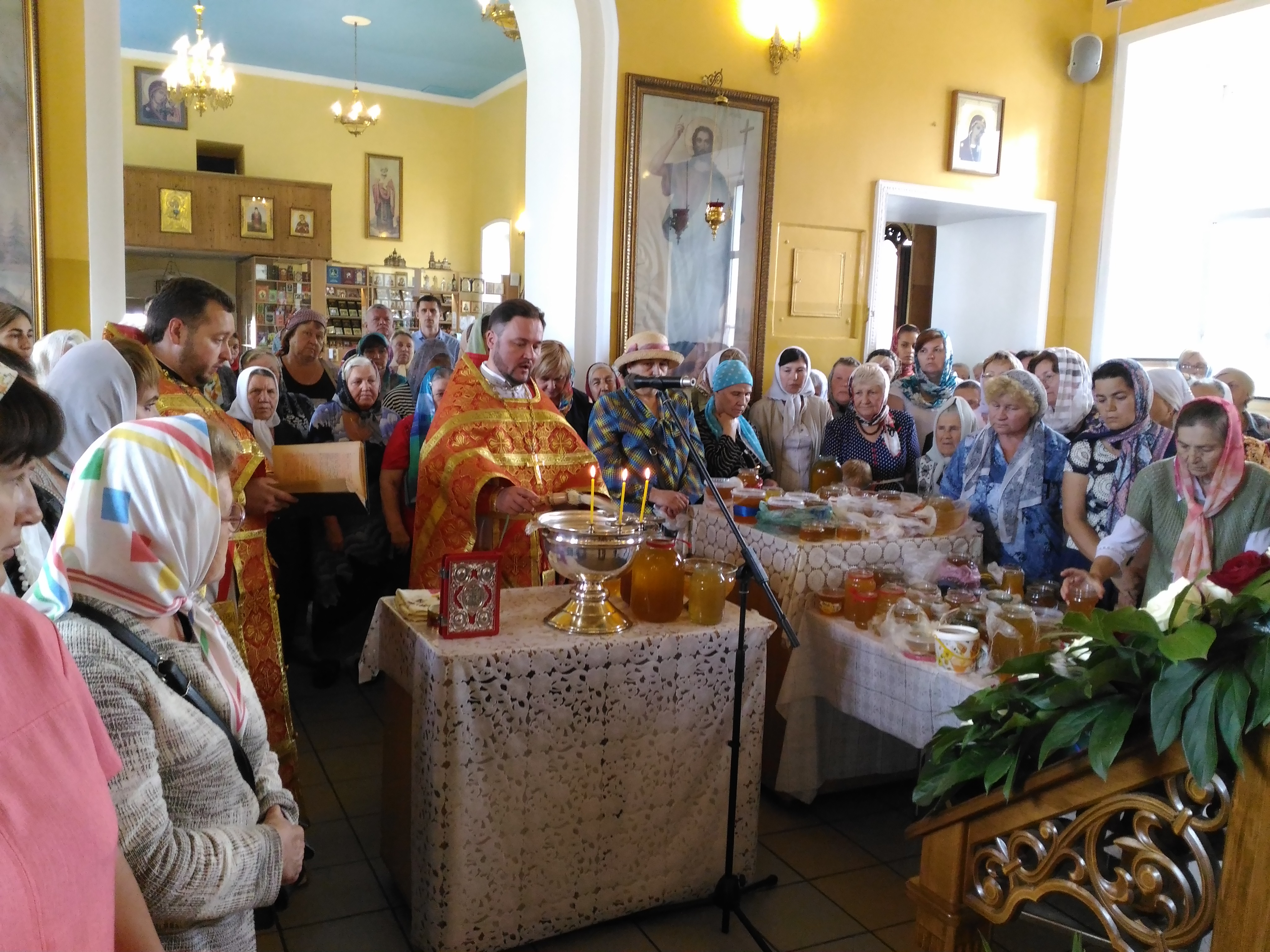 Праздник Происхождения (изнесения) Честных Древ Животворящего Креста Господня