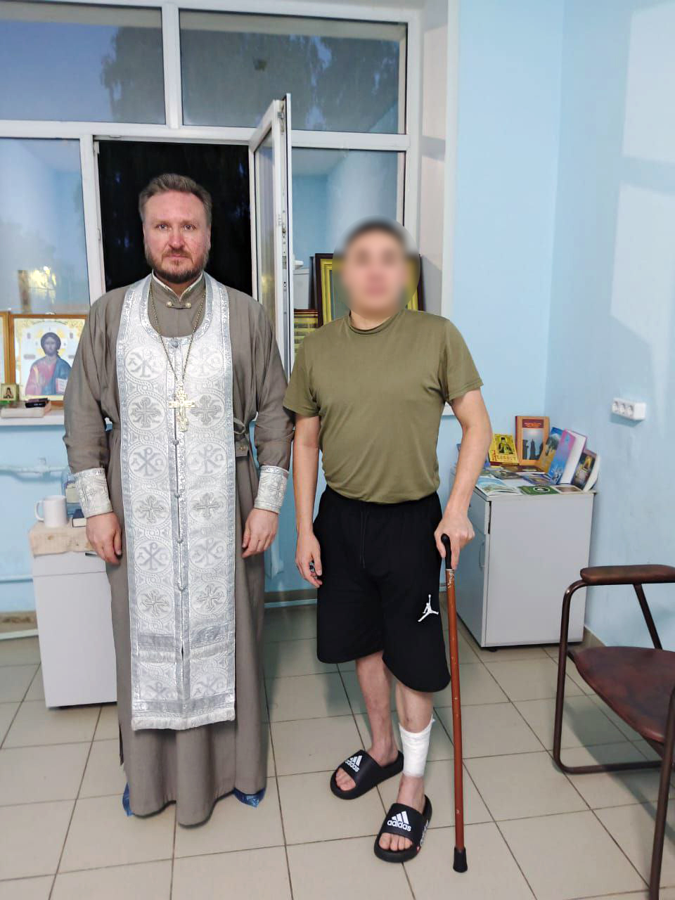 Священники посетили раненых участников СВО в военном госпитале Пензы
