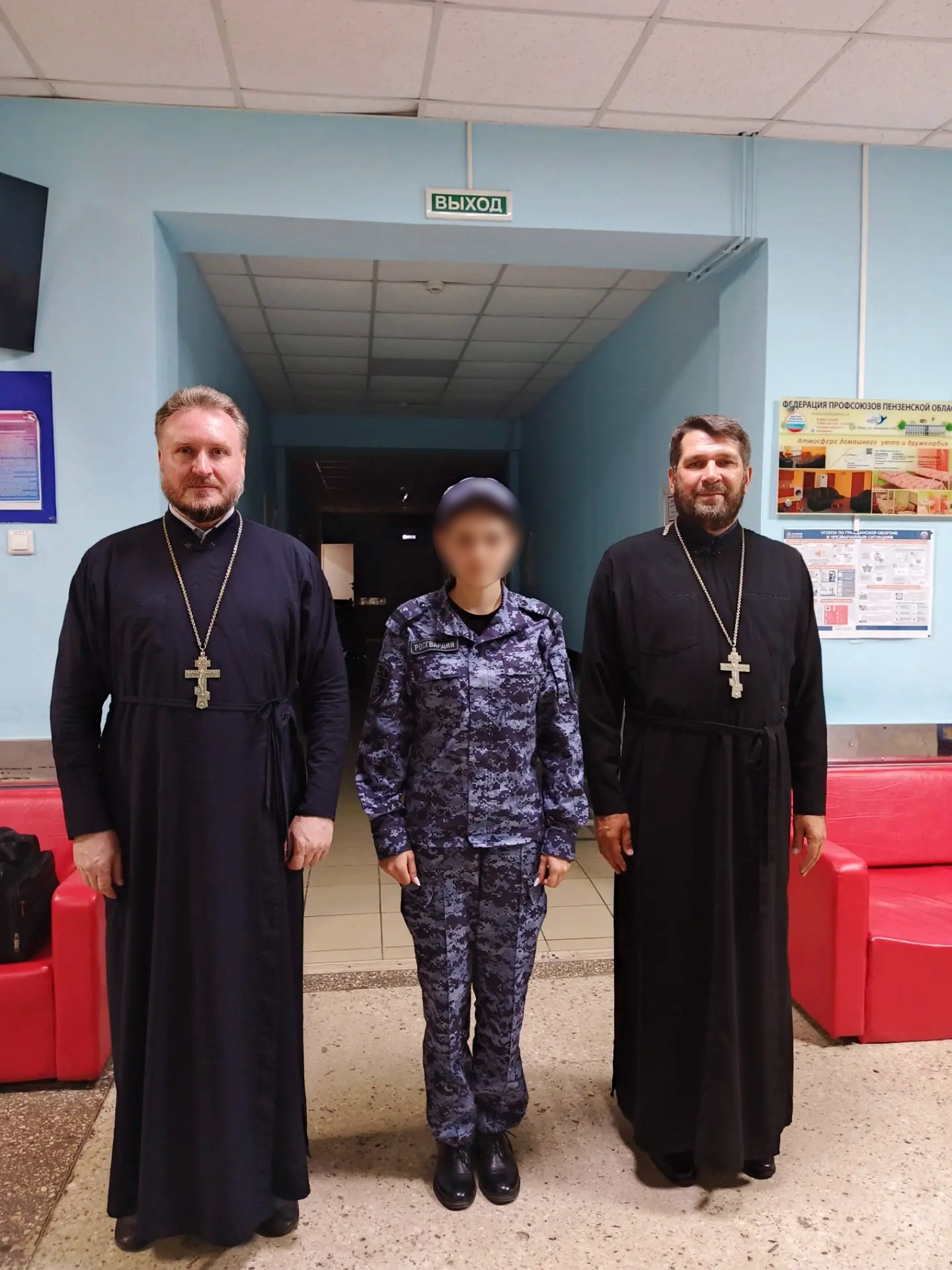 Священники посетили раненых СВО