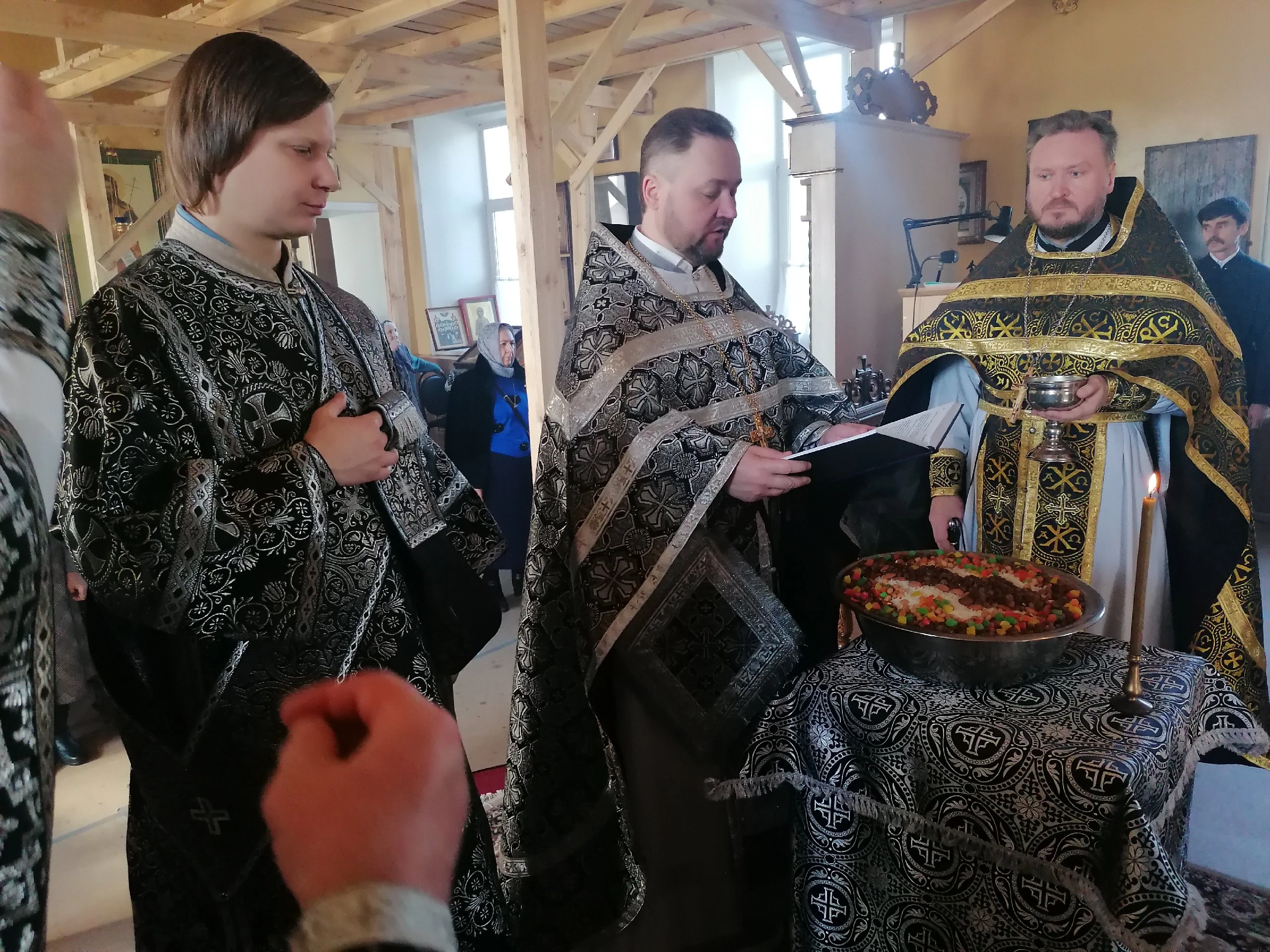 Протоиерей Александр Филиппов совершил Божественную Литургию Преждеосвященных Даров