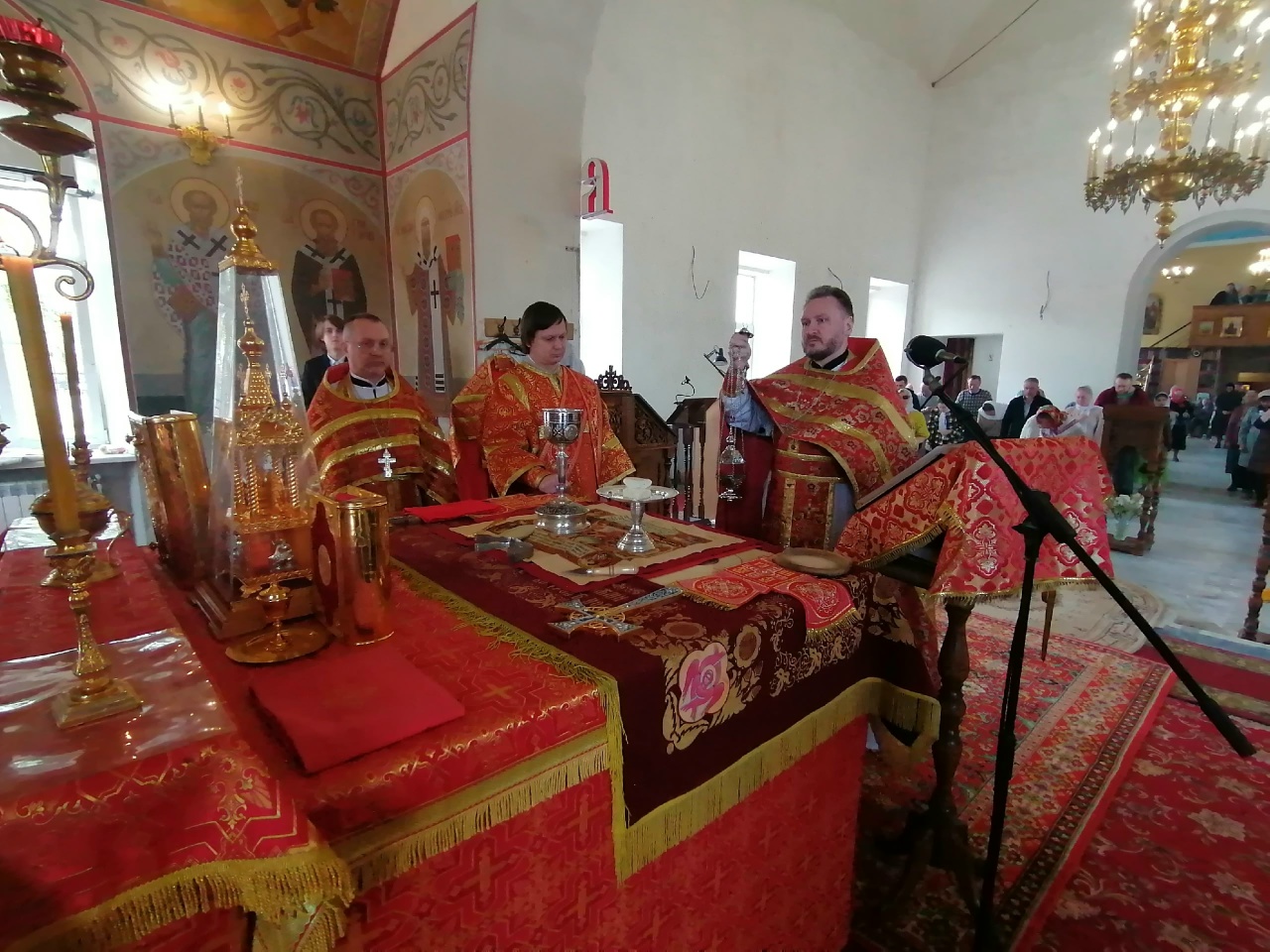 Богослужения в День Победы