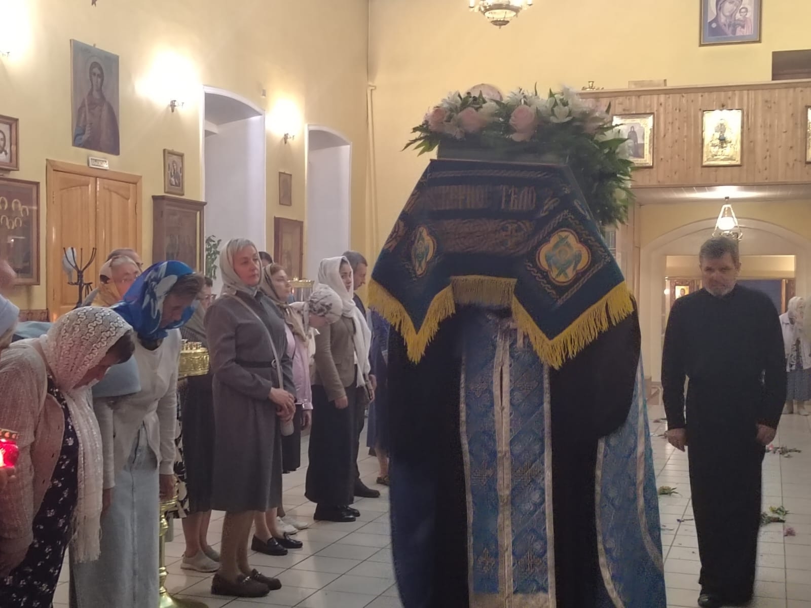 Всенощное бдение с чином Погребения Плащаницы Пресвятой Богородицы