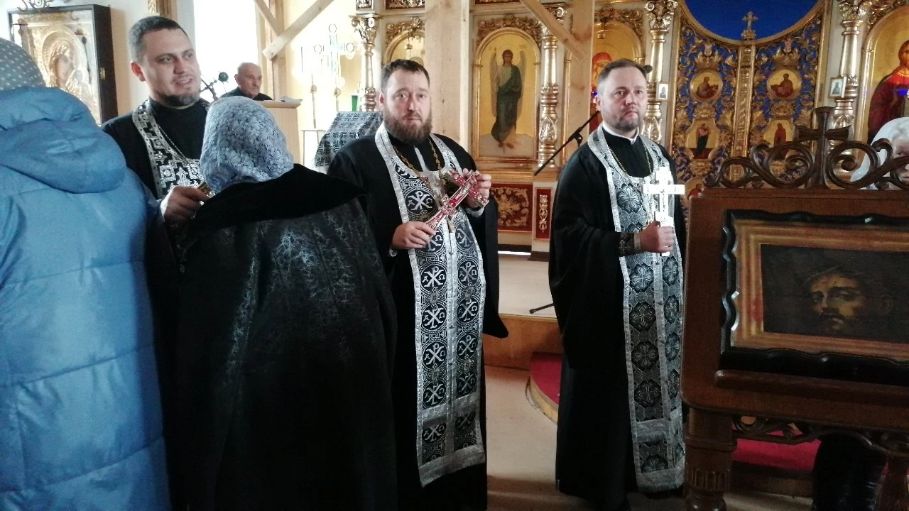 В Прощеное воскресенье протоиерей Александр Филиппов совершил вечерню с чином прощения