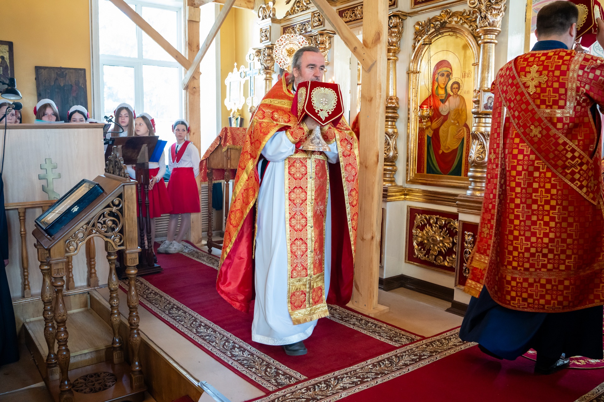 В день престольного праздника митрополит Серафим совершил литургию в нашем храме