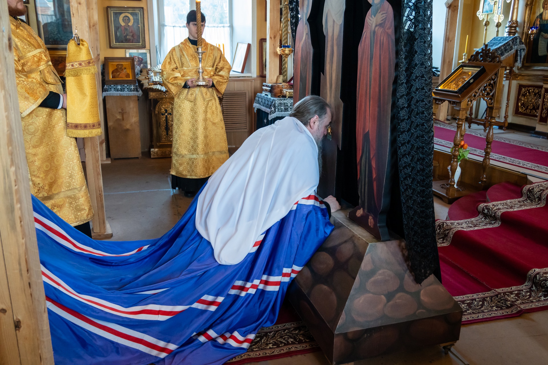 Митрополит Серафим совершил чин Пассии в нашем храме   