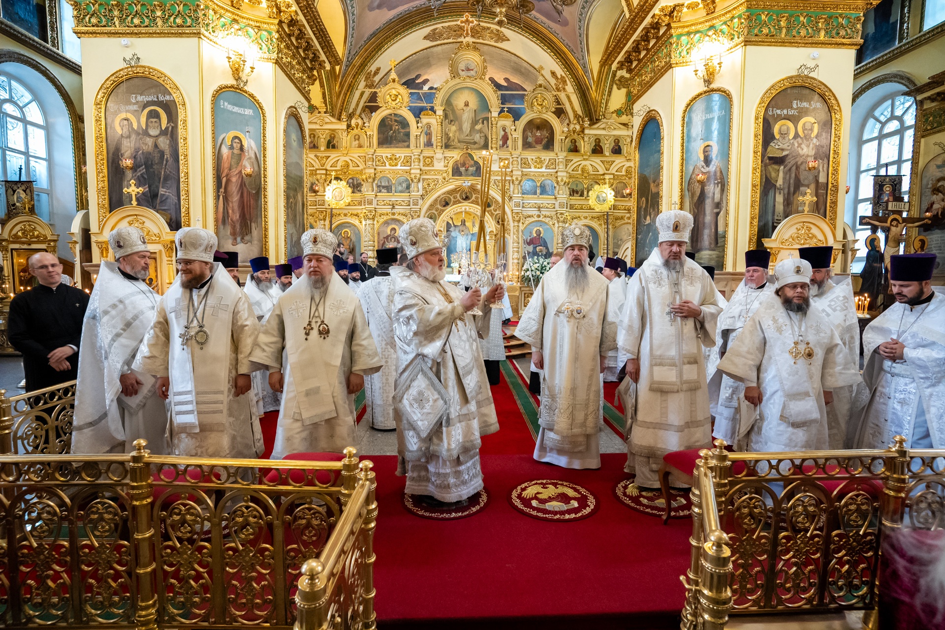 Протоиерей Александр Филиппов сослужил митрополиту Серафиму за литургией в Успенском соборе Пензы в 25-ю годовщину со дня кончины архиепископа Серафима (Тихонова) 