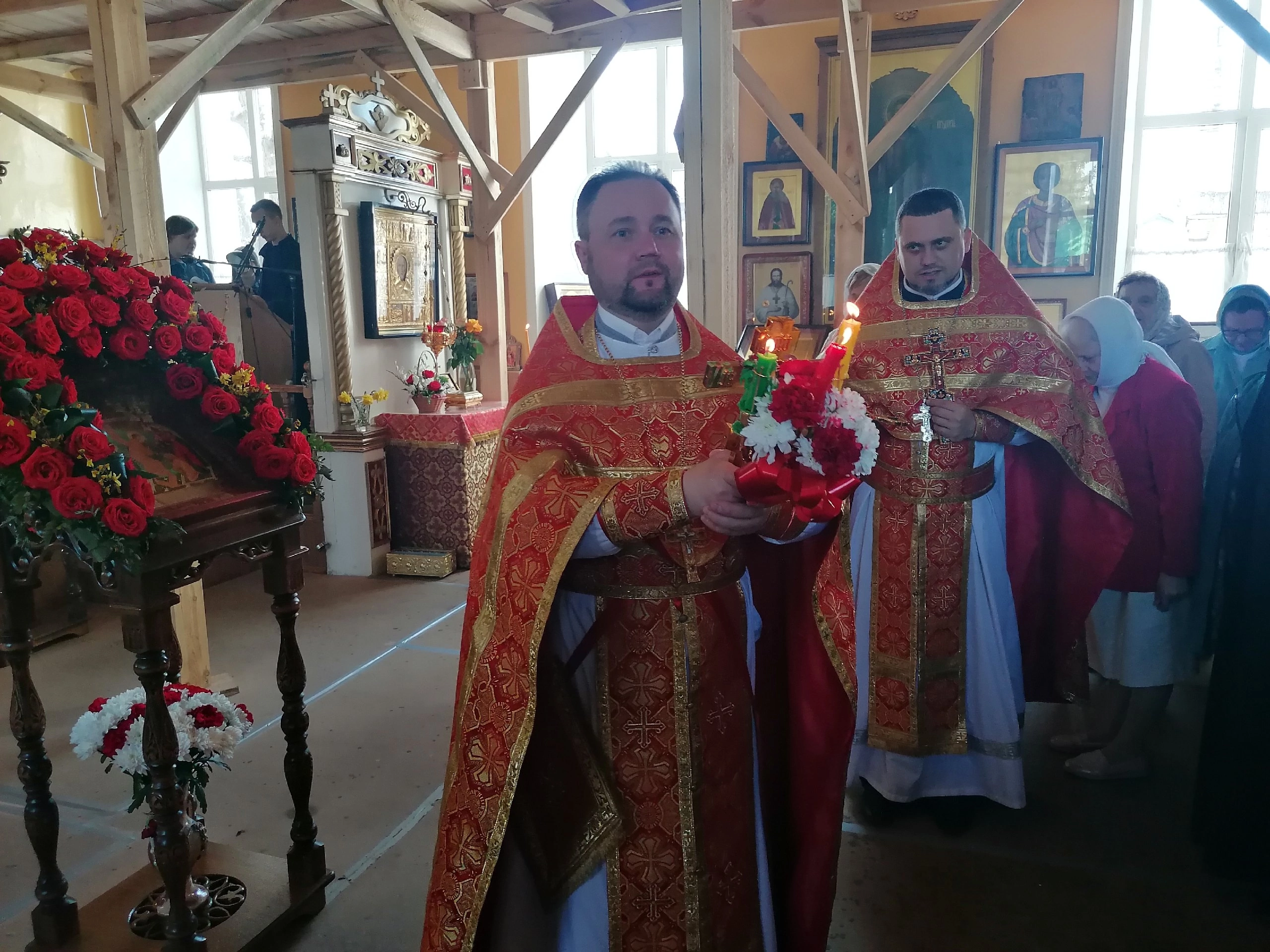 Во вторник Светлой седмицы протоиерей Александр Филиппов совершил Божественную литургию