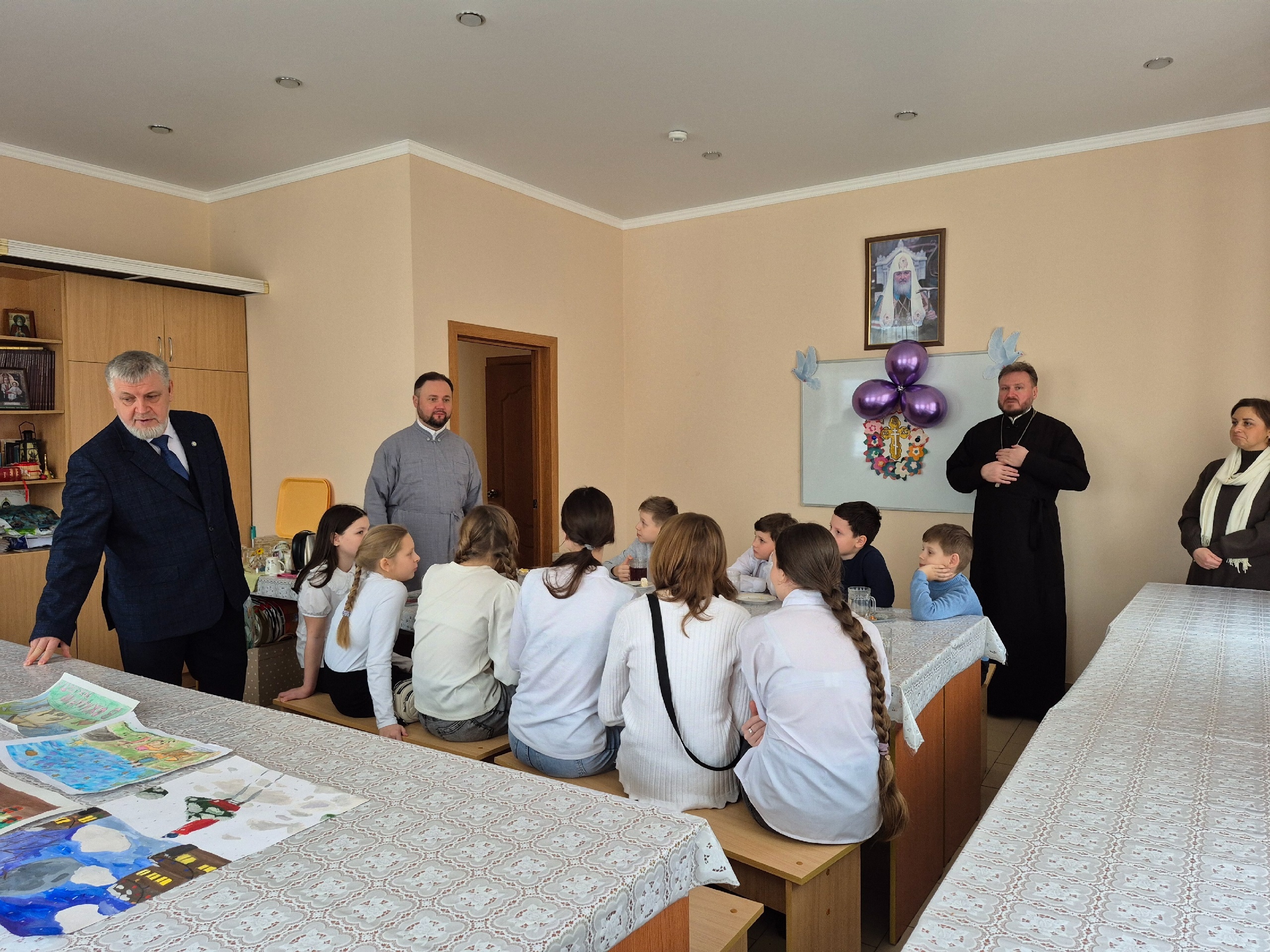 В воскресной школе "Азбука веры" состоялся конкурс рисунков "В ожидании Рождества"