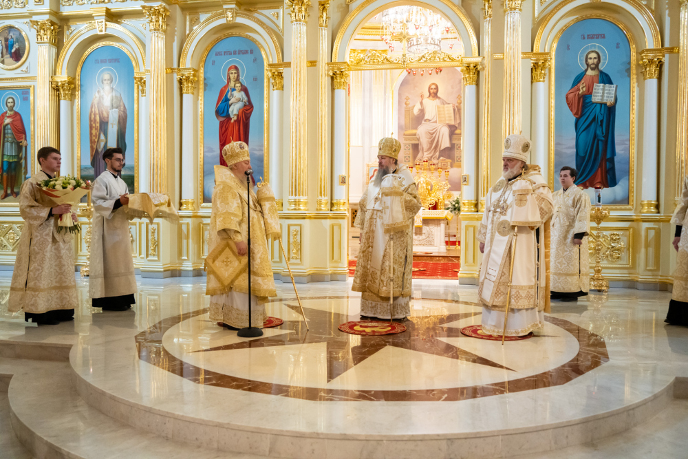 В праздник Рождества Христова протоиерей Александр Филиппов сослужил иерархам Пензенской митрополии за великой вечерней в Спасском кафедральном соборе