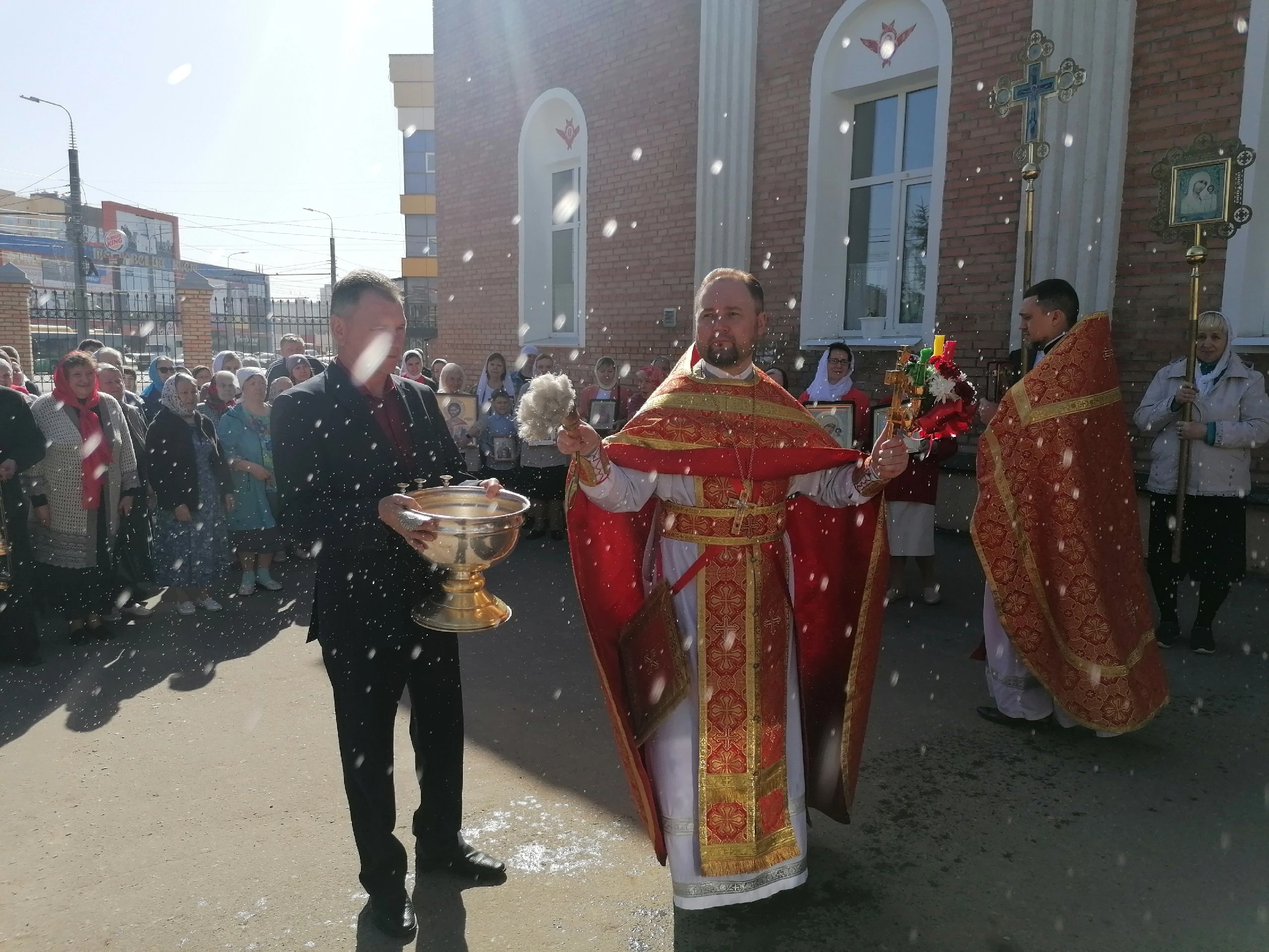 Во вторник Светлой седмицы протоиерей Александр Филиппов совершил Божественную литургию
