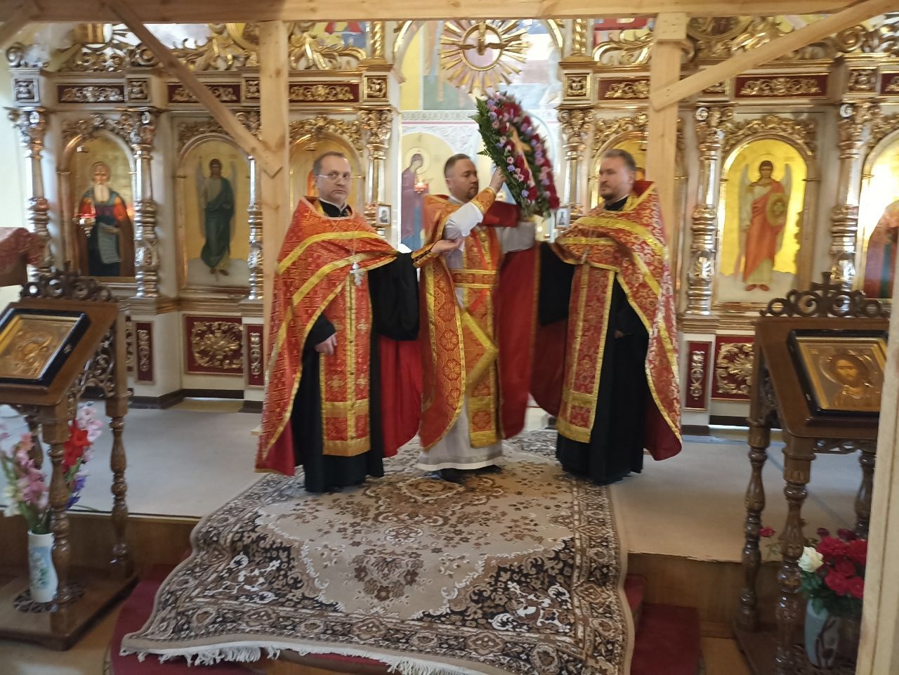 Вечернее богослужение в канун праздника Происхождение Честных Древ Животворящего Креста Господня