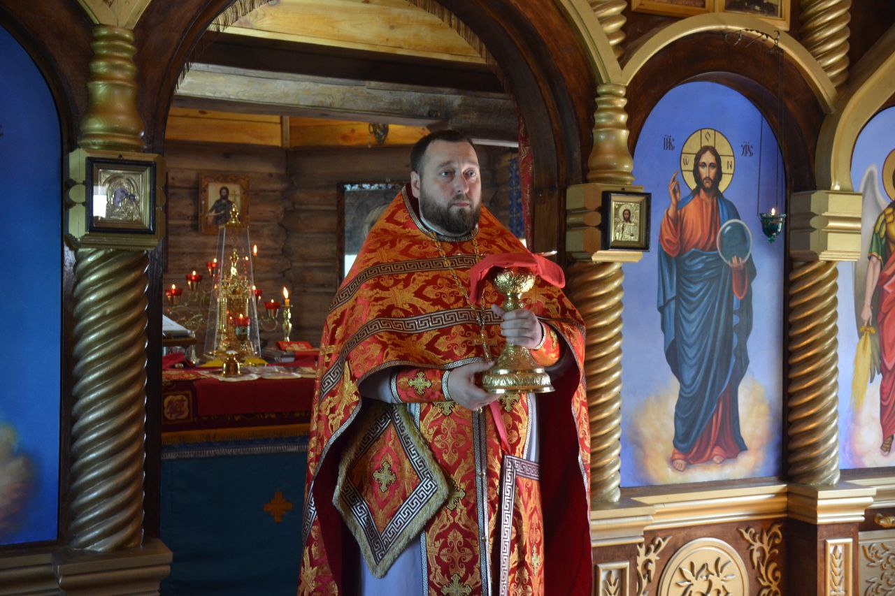 Протоиерей Антоний Шварёв совершил Божественную литургию в ИК-7
