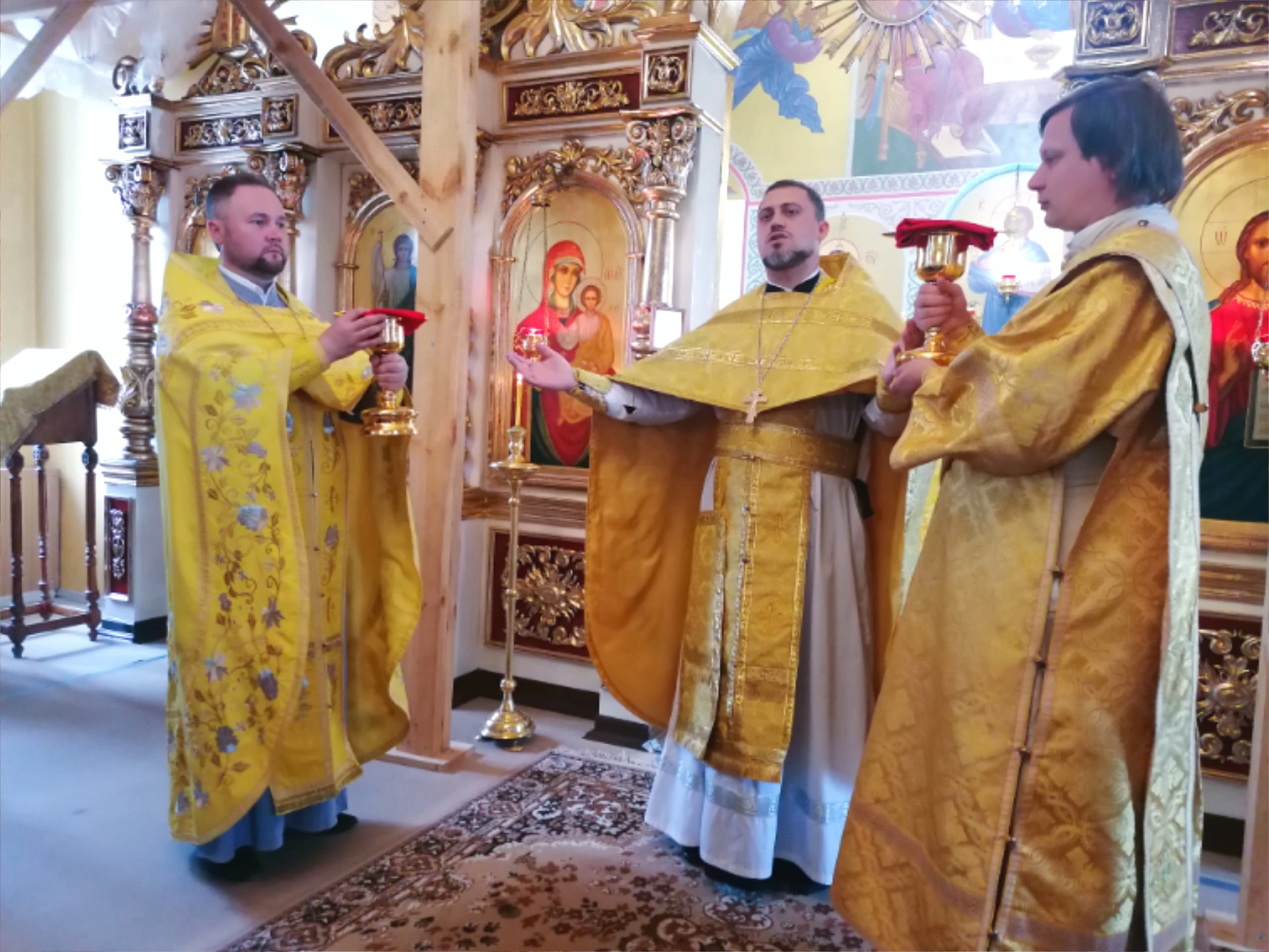 Богослужения в Неделю 6-ю по Пятидесятнице