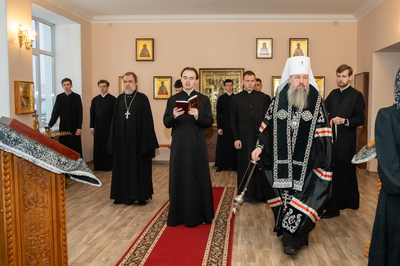 В понедельник первой седмицы Великого поста протоиерей Александр Филиппов молился за Архиерейским богослужением в храме святителя Иннокентия Иркутского при семинарии