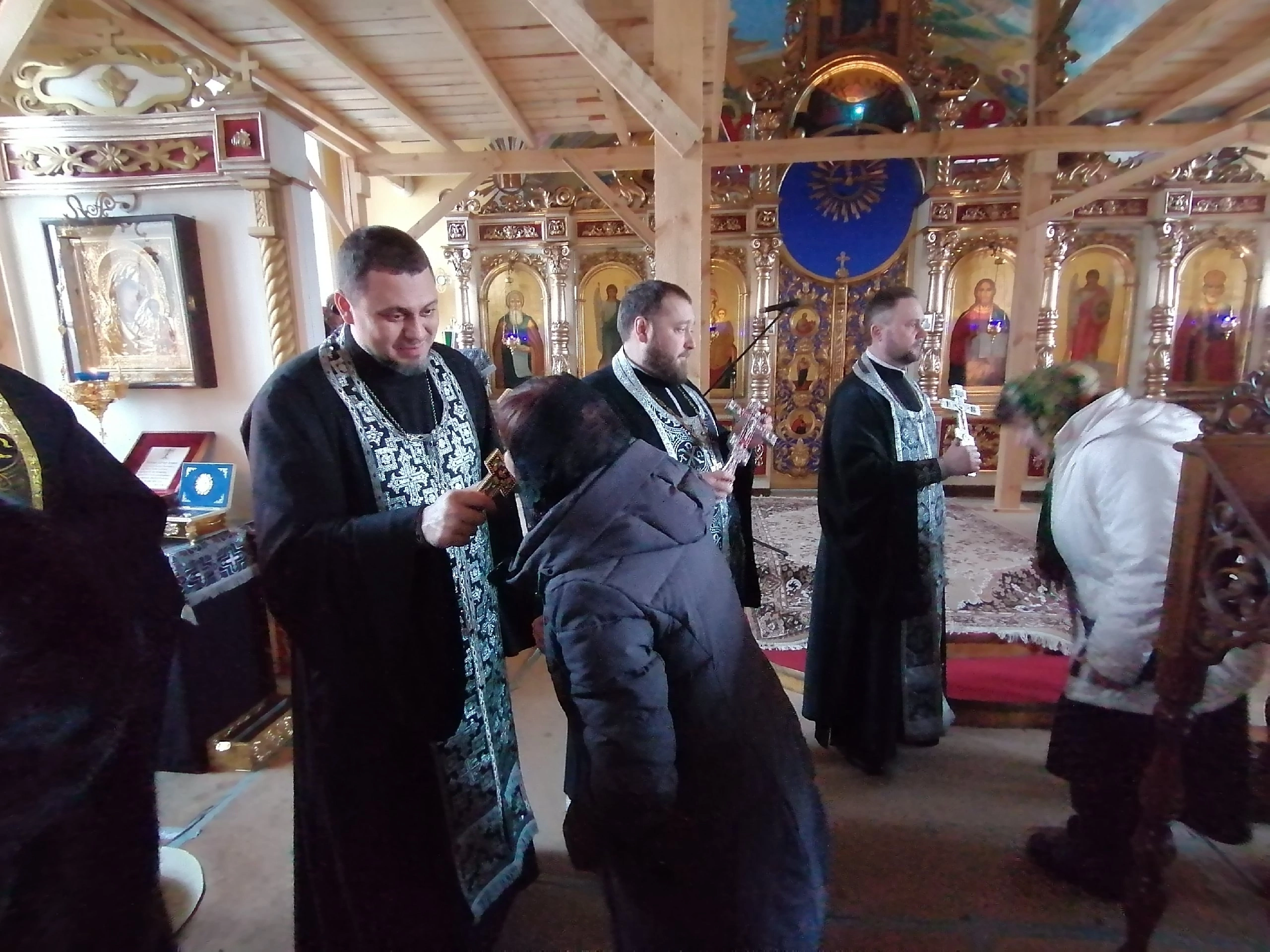 В Прощеное воскресенье протоиерей Александр Филиппов совершил вечерню с чином прощения