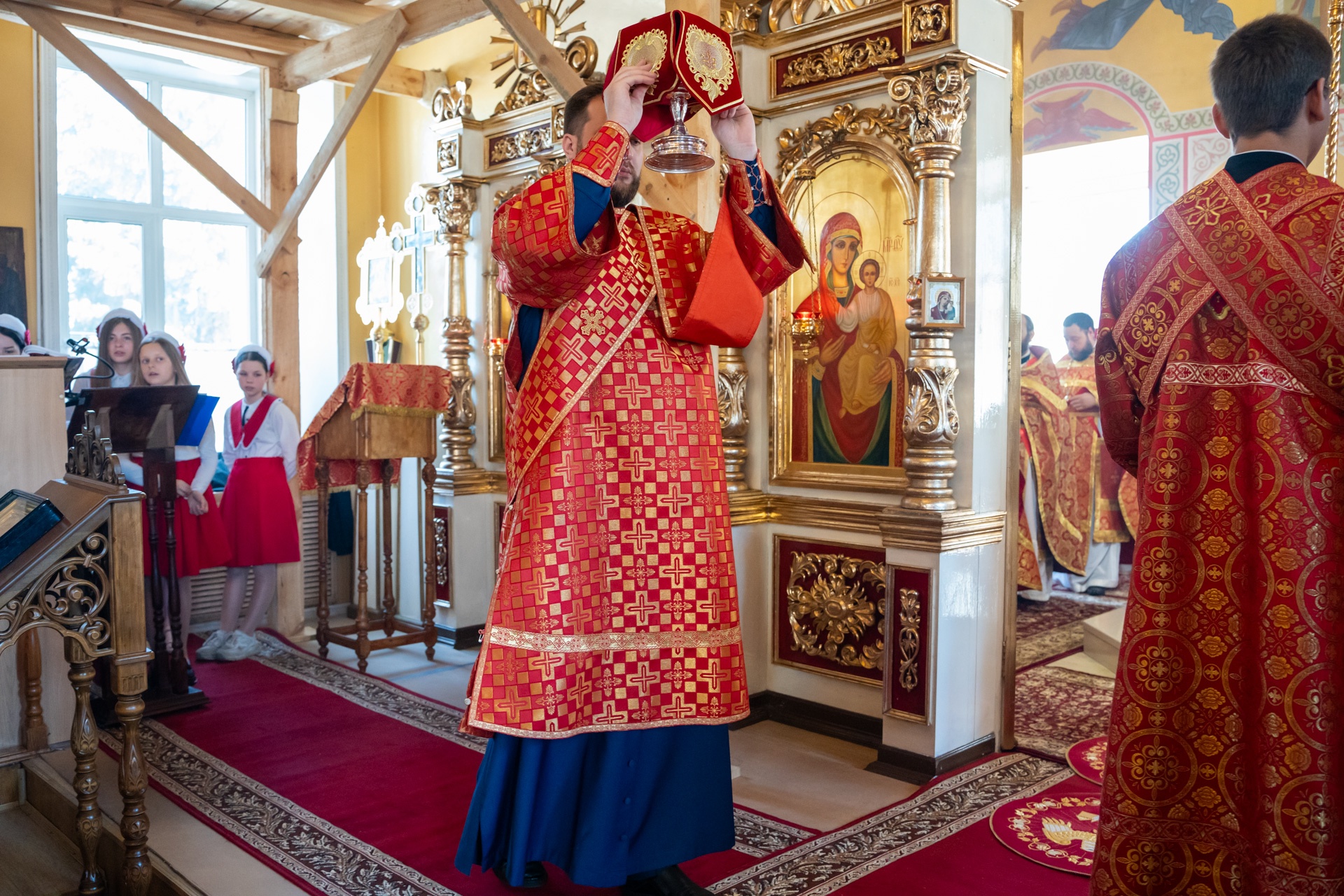 В день престольного праздника митрополит Серафим совершил литургию в нашем храме