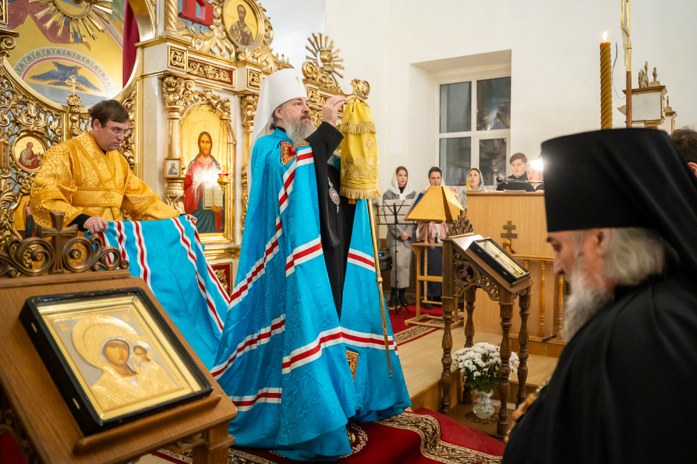 В канун престольного праздника митрополит Серафим совершил всенощное бдение в нашем храме