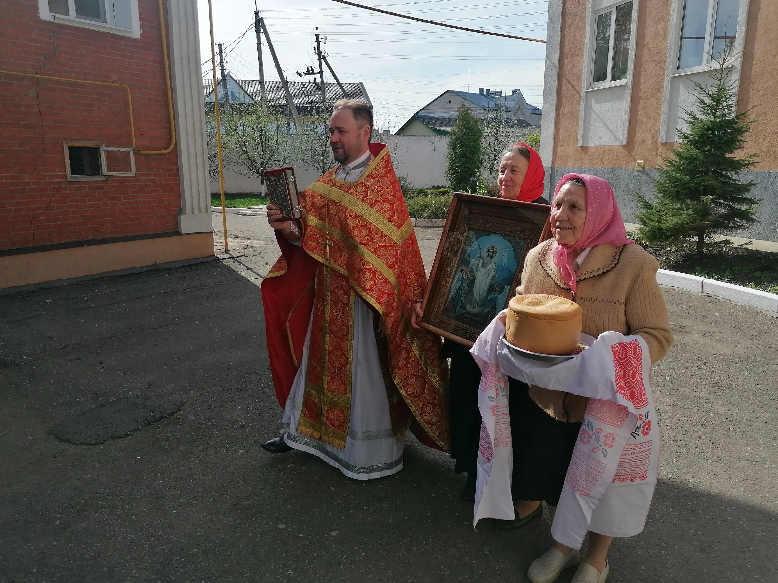 В понедельник Светлой седмицы протоиерей Александр Филиппов совершил Божественную литургию