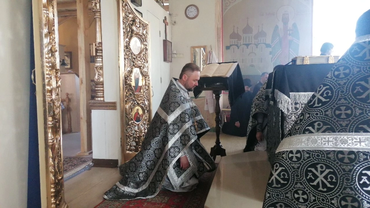 Протоиерей Александр Филиппов совершил Божественную Литургию Преждеосвященных Даров