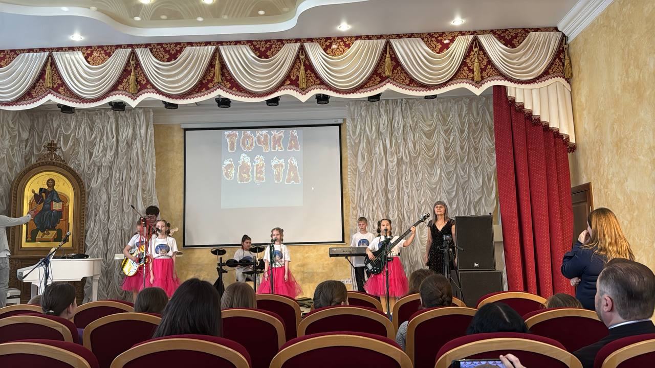 В Пензенской духовной семинарии состоялся концерт ВИА «Точка Света» из города Кузнецка