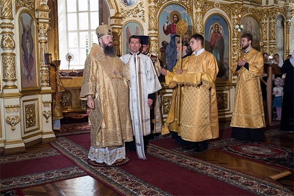 Митрополит Серафим рукоположил Олега Шугурова в сан диакона