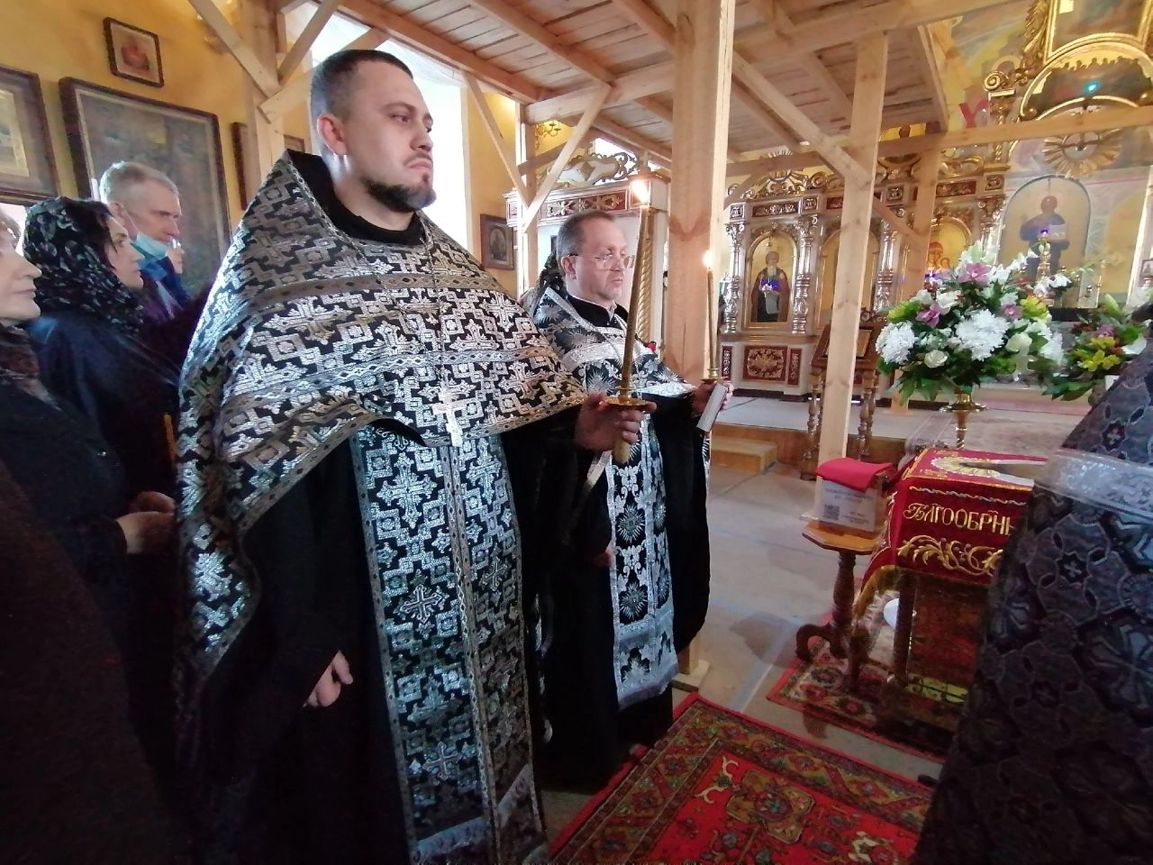 Протоиерей Александр Филиппов совершил утреню Великой Субботы с чином погребения 