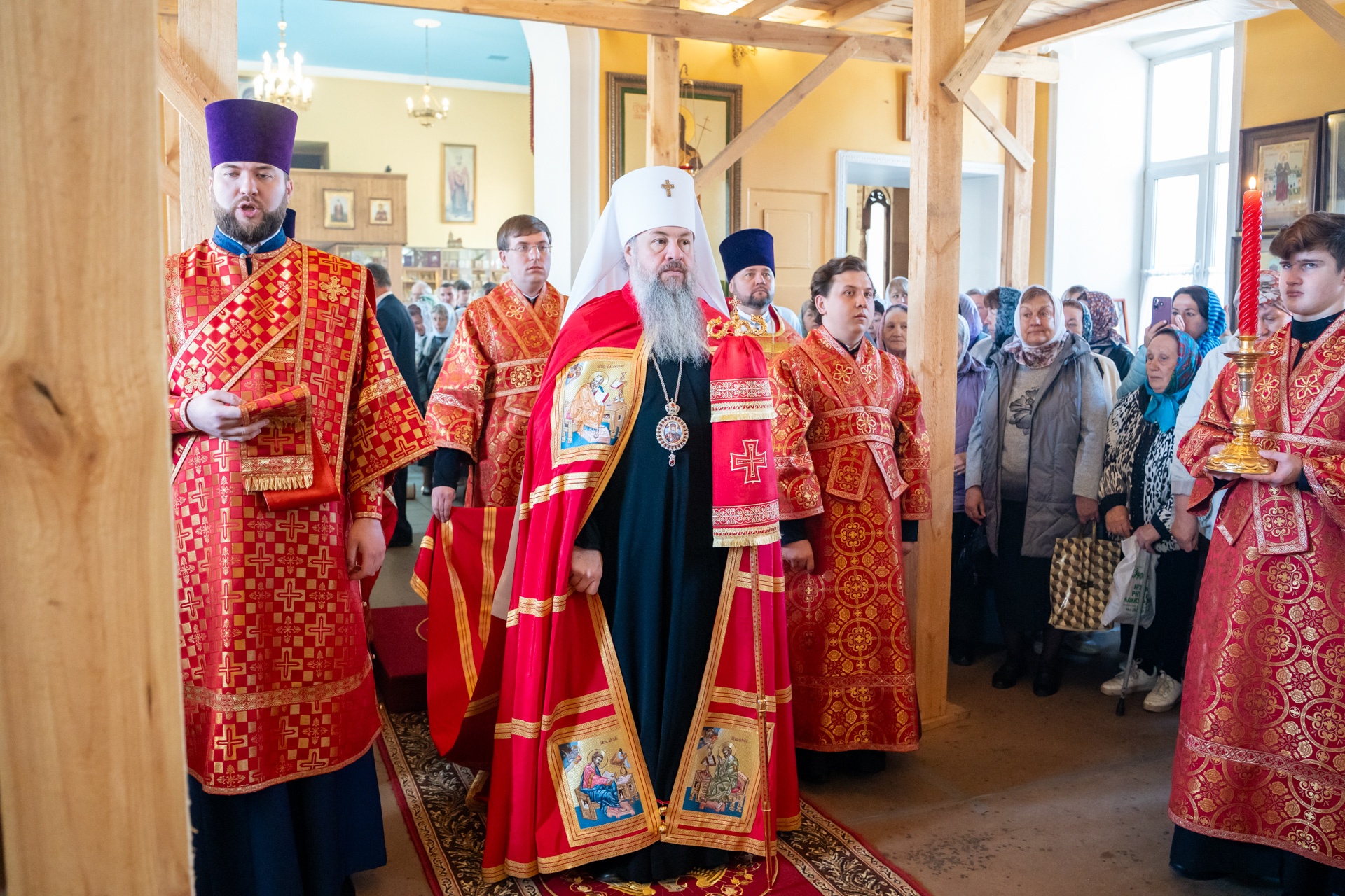 В день престольного праздника митрополит Серафим совершил литургию в нашем храме