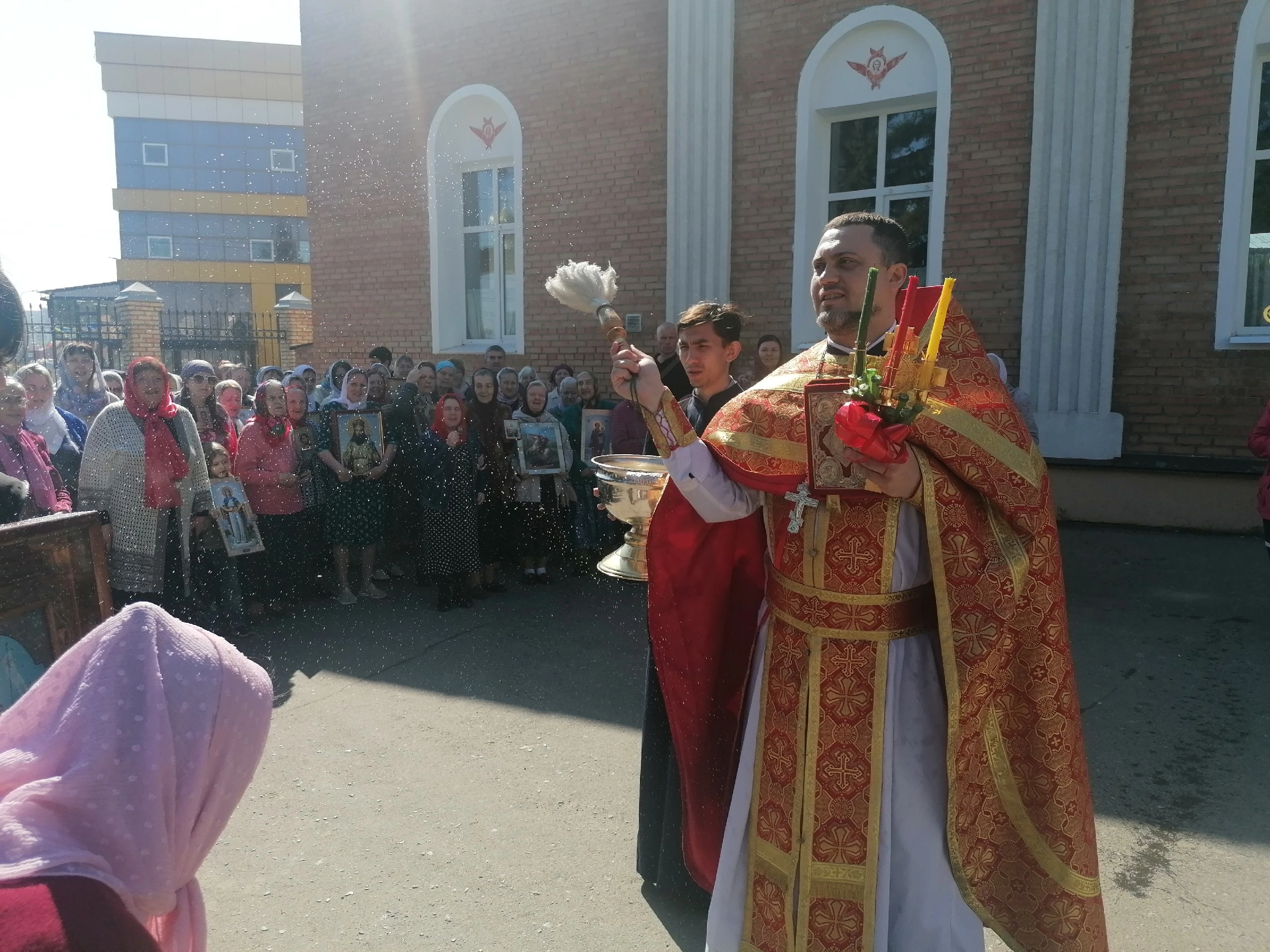 В пятницу Светлой седмицы иерей Владимир Журавлев совершил Божественную литургию