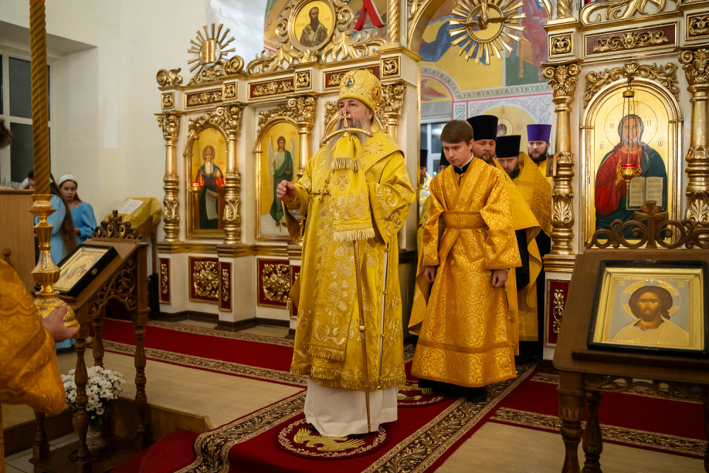 В канун престольного праздника митрополит Серафим совершил всенощное бдение в нашем храме