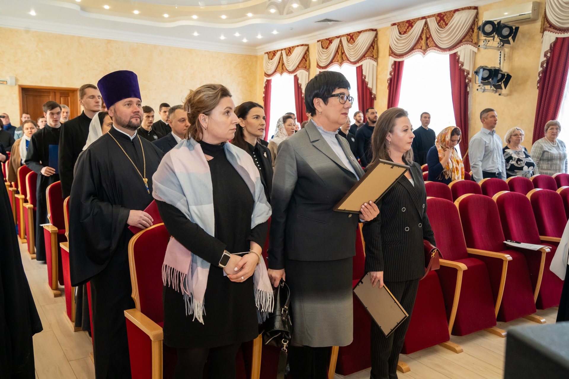 Протоиерей Александр Филиппов сослужил митрополиту Серафиму в престольный праздник и актовый день в Пензенской духовной семинарии   