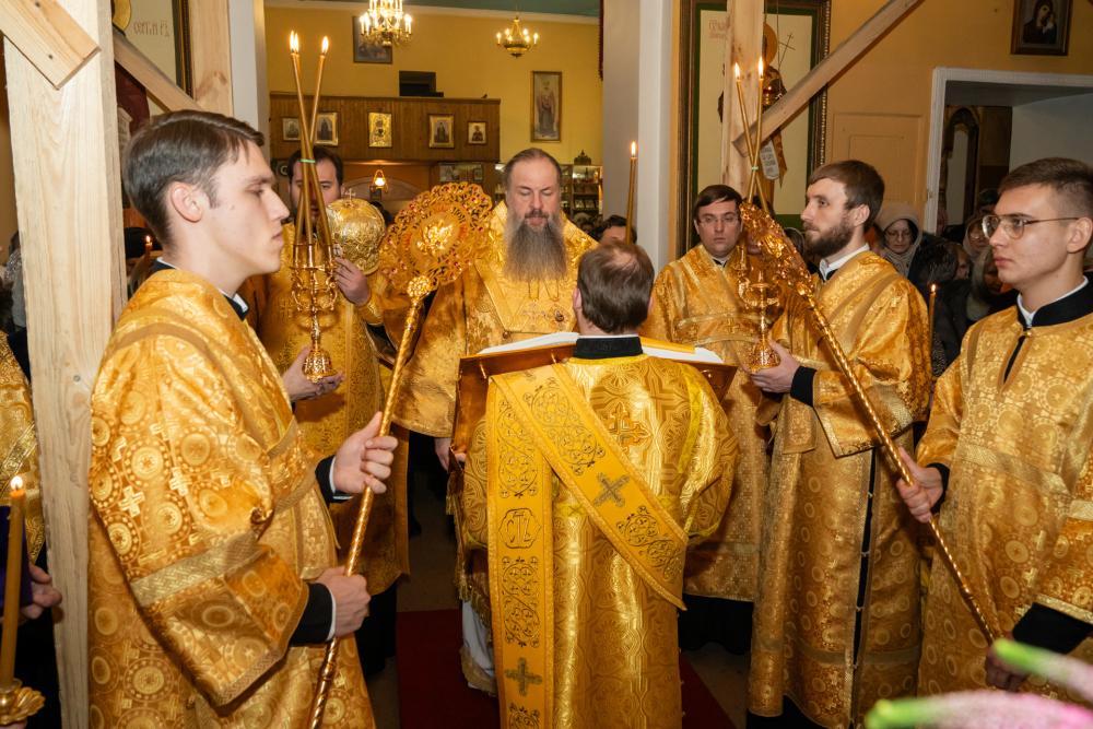 В канун престольного праздника митрополит Серафим совершил всенощное бдение в нашем храме