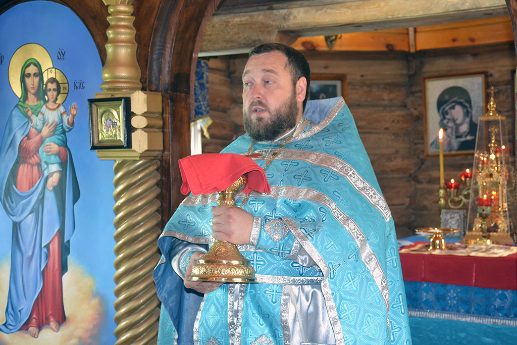Протоиерей Антоний Шварёв совершил Божественную литургию в ИК-7