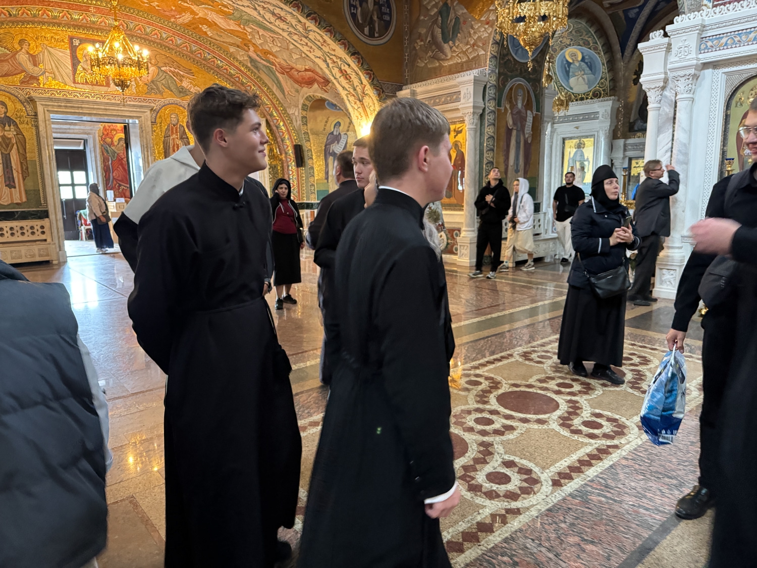 Преподаватели и студенты Пензенской духовной семинарии посетили Дивеево   