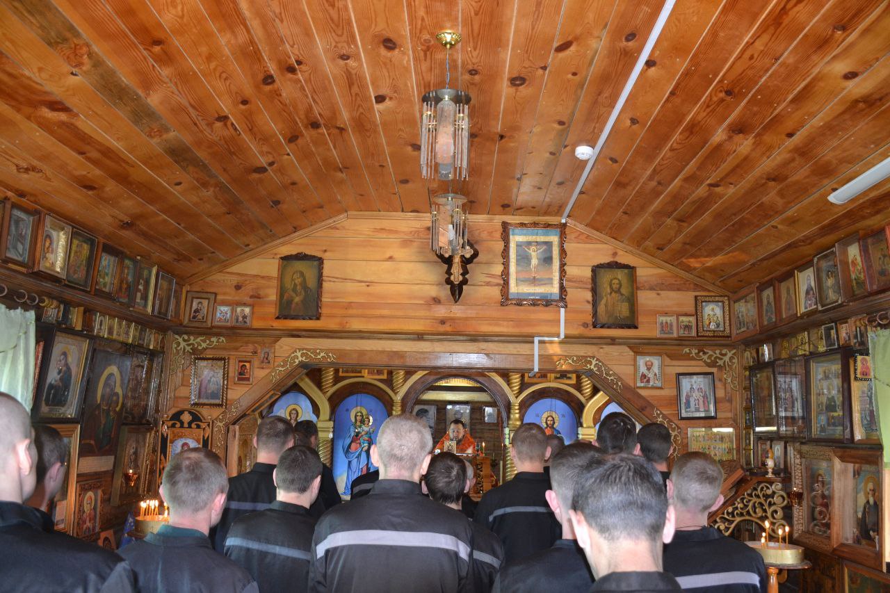 Протоиерей Антоний Шварёв совершил Пасхальное богослужение в ИК-7