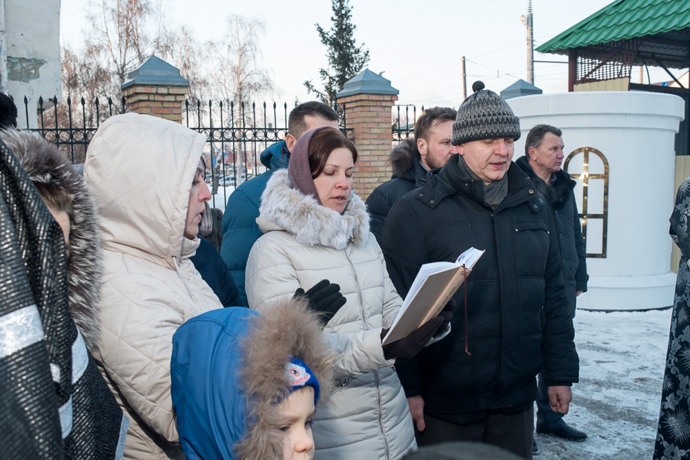 В среду первой седмицы Великого поста митрополит Серафим совершил чин освящения креста и купола для нашего храма