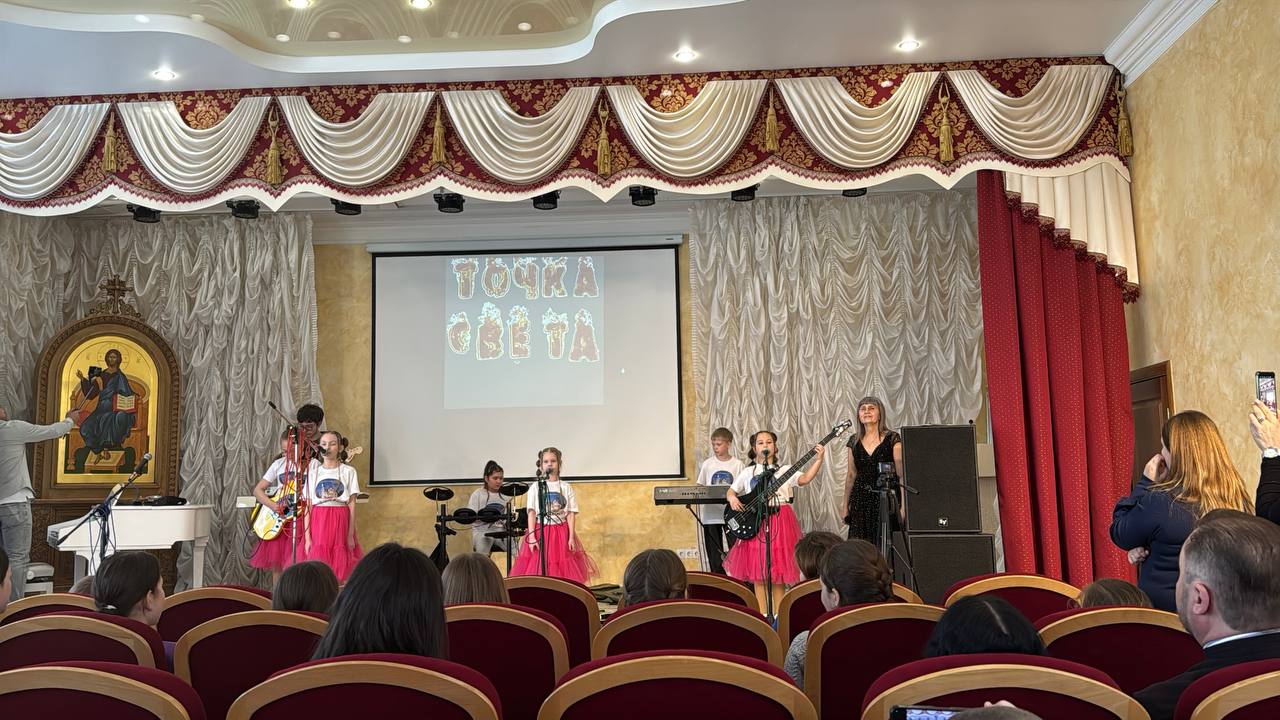 В Пензенской духовной семинарии состоялся концерт ВИА «Точка Света» из города Кузнецка