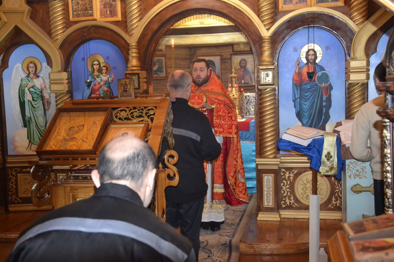Протоиерей Антоний Шварёв совершил литургию в храме в честь иконы Божией Матери "Взыскание погибших" при исправительной колонии №7