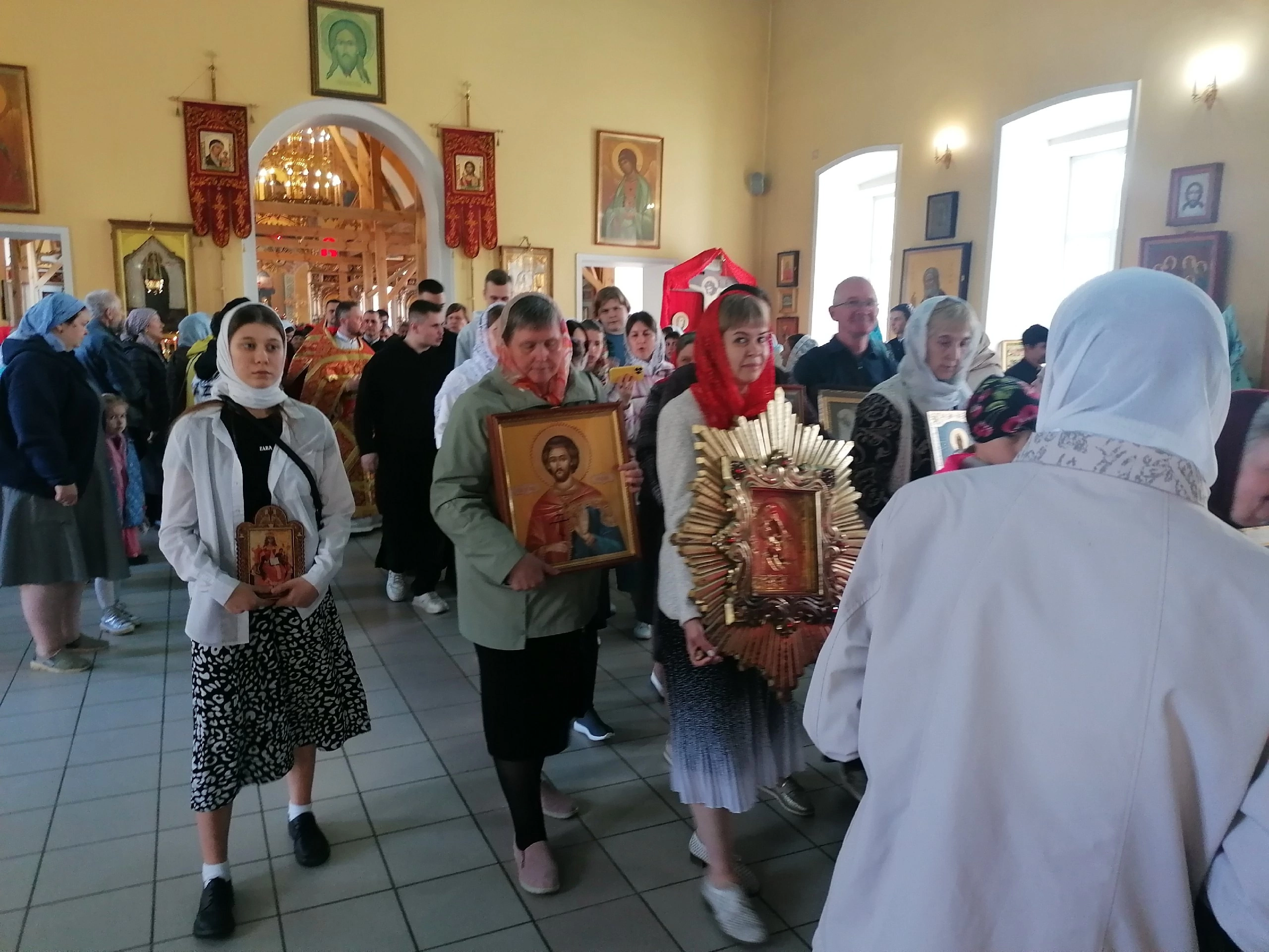 В субботу Светлой седмицы протоиерей Александр Филиппов совершил Божественную литургию