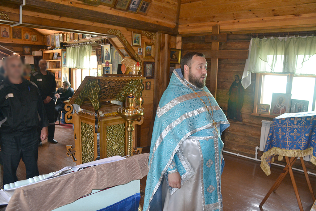 Протоиерей Антоний Шварёв совершил Божественную литургию в ИК-7