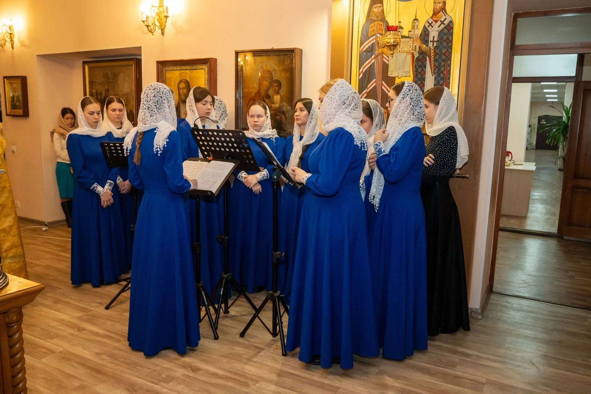 В канун престольного праздника протоиерй Александр Филиппов сослужил митрополиту Серафиму за всенощным бдением в храме святителя Иннокентия Иркутского при семинарии   