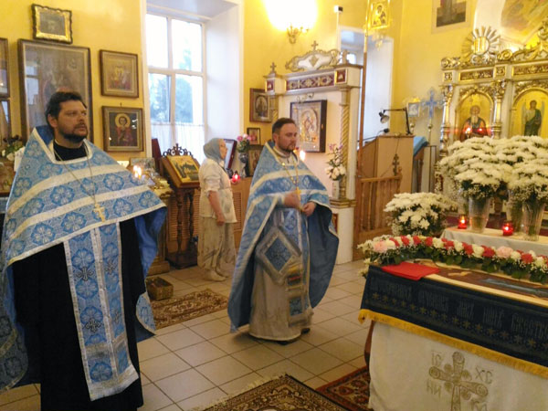 Всенощное бдение с Чином погребения Плащаницы Божией Матери